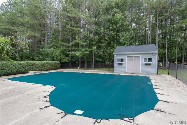 43 East Pinelake Drive, Amherst, NY 14221