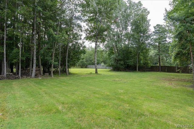 43 East Pinelake Drive, Amherst, NY 14221