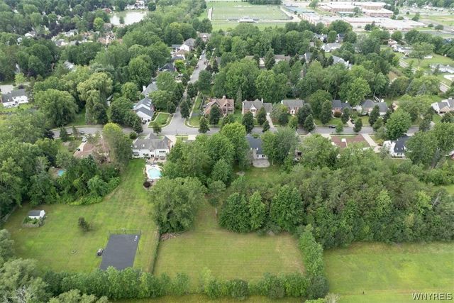 43 East Pinelake Drive, Amherst, NY 14221