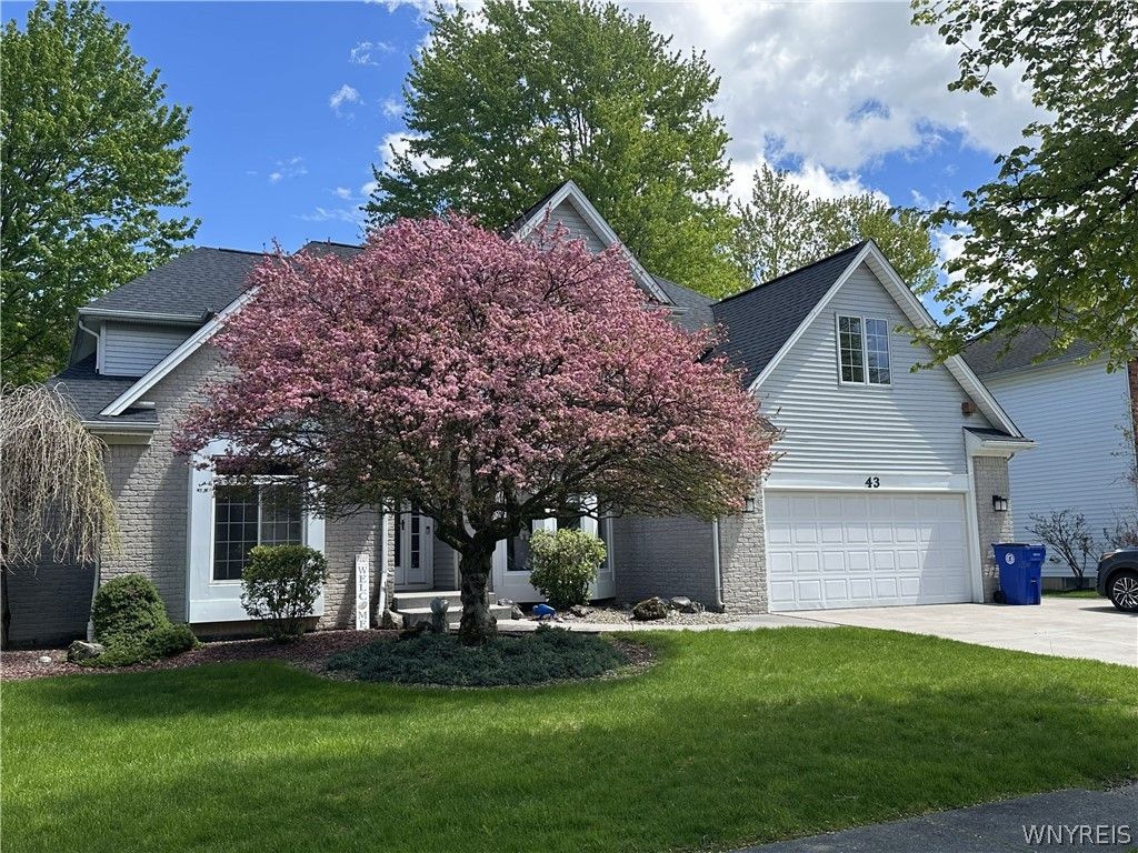 43 East Pinelake Drive, Amherst, NY 14221