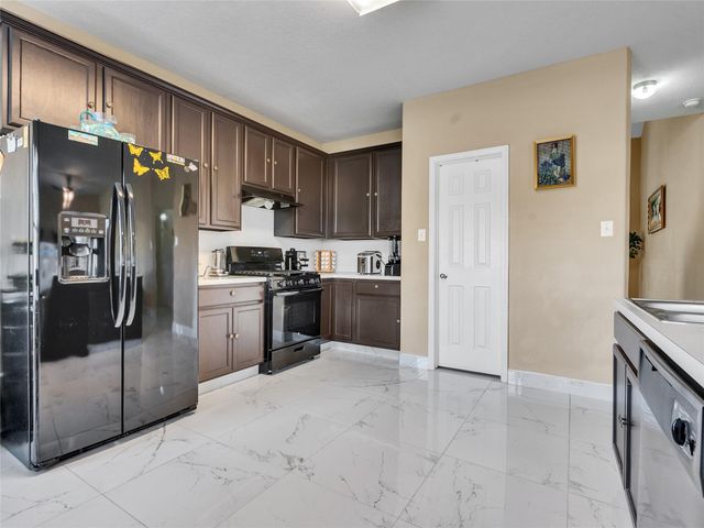 6531 Lost Pines Bend, Houston, TX 77049