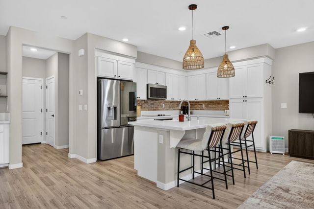 3074 Meadow Run Walk, Sacramento, CA 95833