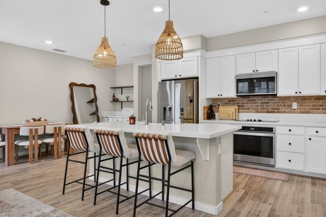 3074 Meadow Run Walk, Sacramento, CA 95833