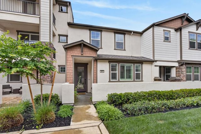 3074 Meadow Run Walk, Sacramento, CA 95833