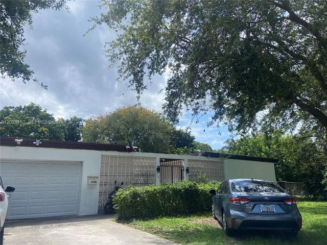 1220 S 29th Avenue, Hollywood, FL 33020