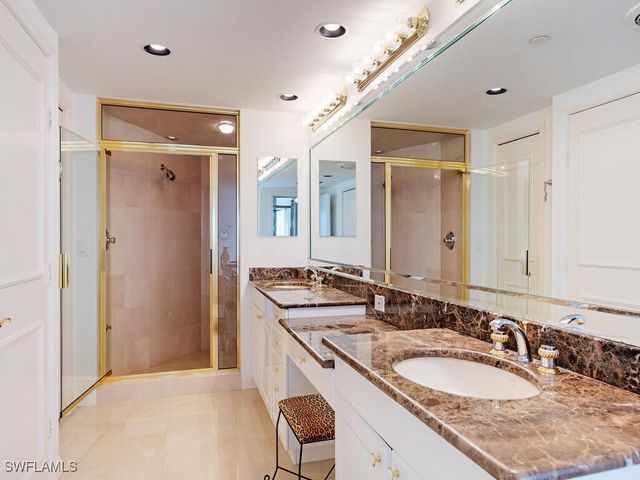 7117 Pelican Bay Blvd BLVD 1604, Naples, FL 34108