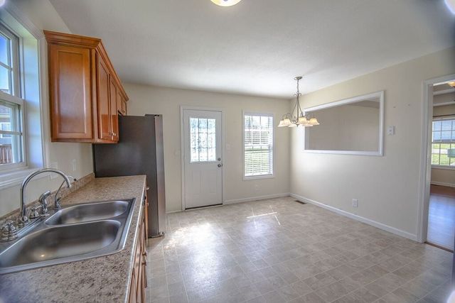 955 Russet Dr, Clarksville, TN 37040
