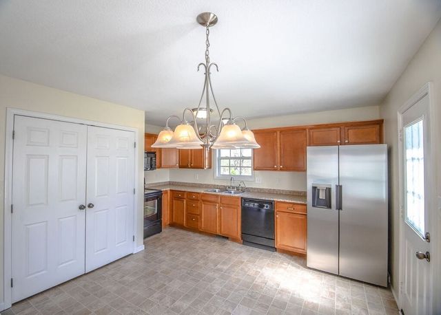 955 Russet Dr, Clarksville, TN 37040