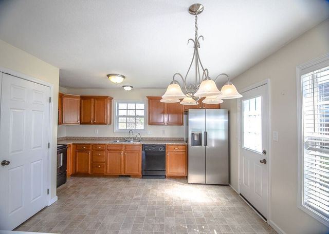 955 Russet Dr, Clarksville, TN 37040