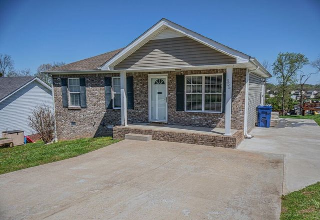 955 Russet Dr, Clarksville, TN 37040