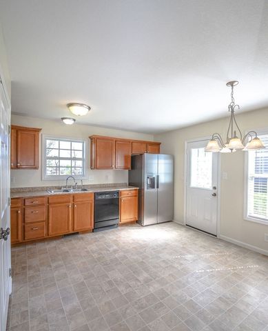955 Russet Dr, Clarksville, TN 37040