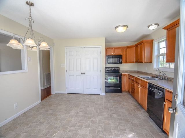 955 Russet Dr, Clarksville, TN 37040