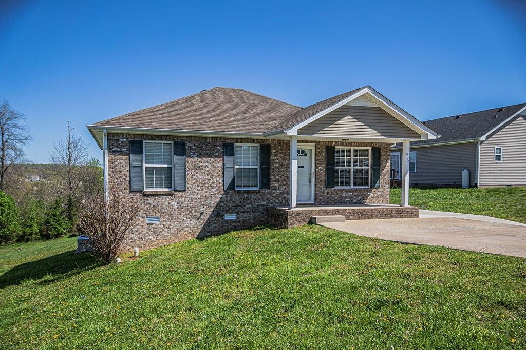 955 Russet Dr, Clarksville, TN 37040