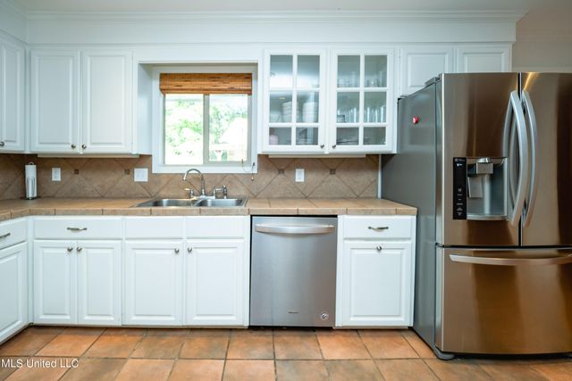 2258 Bellingrath Road, Jackson, MS 39211