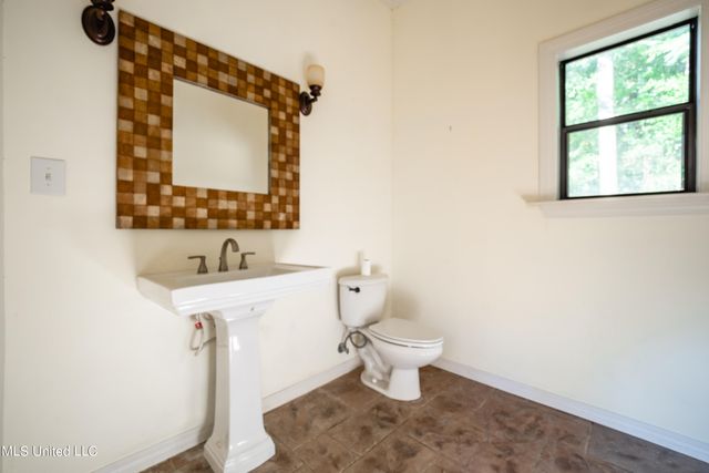 2258 Bellingrath Road, Jackson, MS 39211