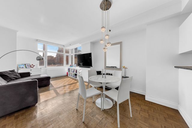 404 E 76th St Apt 8C, New York City, NY 10021