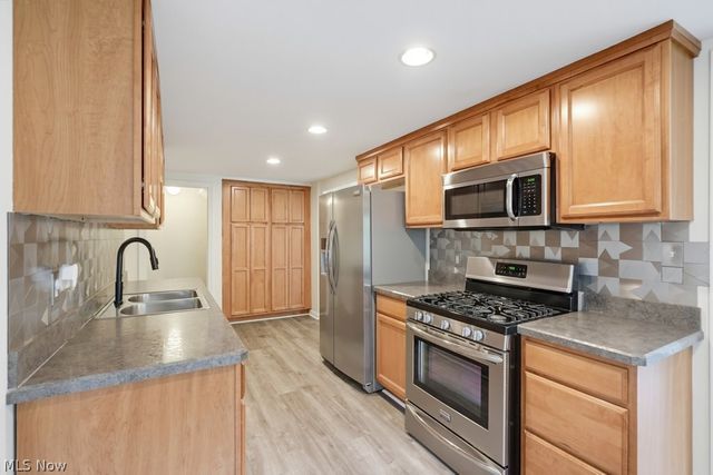 1628 Parker Drive, Mayfield Heights, OH 44124