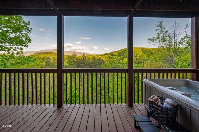2633 Raccoon Hollow Way, Sevierville, TN 37862