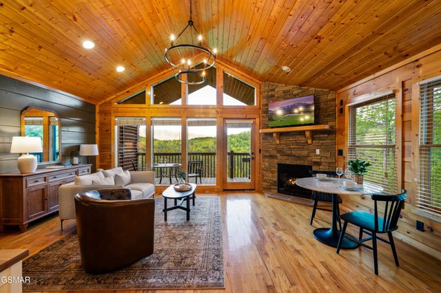 2633 Raccoon Hollow Way, Sevierville, TN 37862
