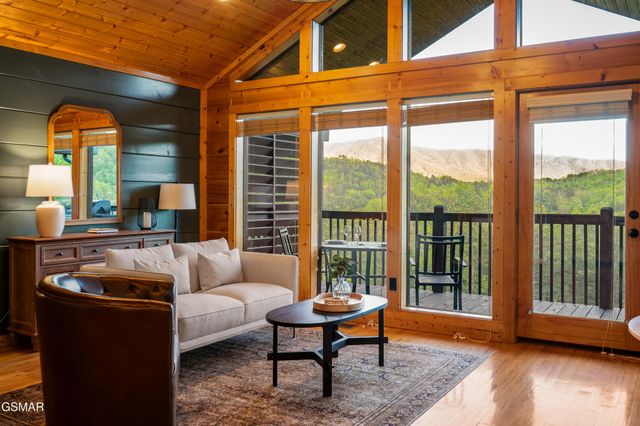 2633 Raccoon Hollow Way, Sevierville, TN 37862