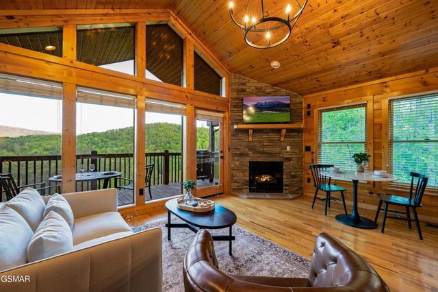 2633 Raccoon Hollow Way, Sevierville, TN 37862