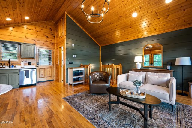 2633 Raccoon Hollow Way, Sevierville, TN 37862