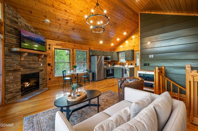 2633 Raccoon Hollow Way, Sevierville, TN 37862