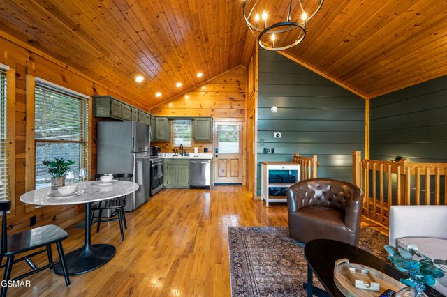 2633 Raccoon Hollow Way, Sevierville, TN 37862