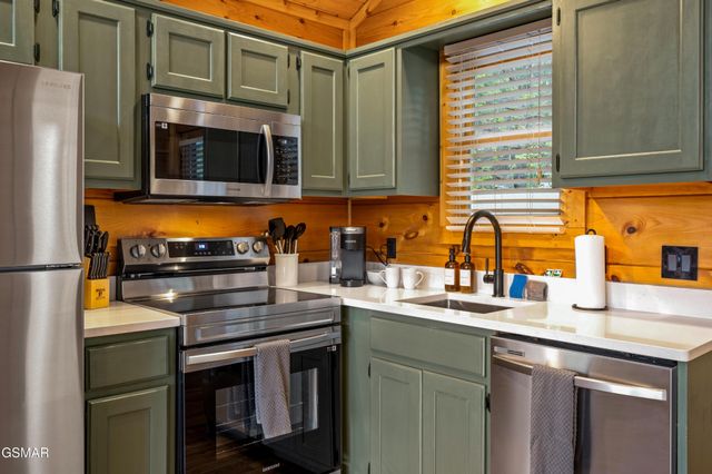 2633 Raccoon Hollow Way, Sevierville, TN 37862