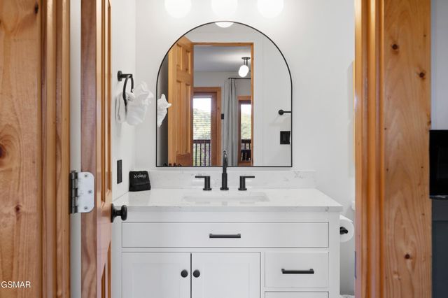 2633 Raccoon Hollow Way, Sevierville, TN 37862