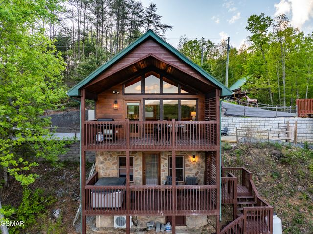 2633 Raccoon Hollow Way, Sevierville, TN 37862