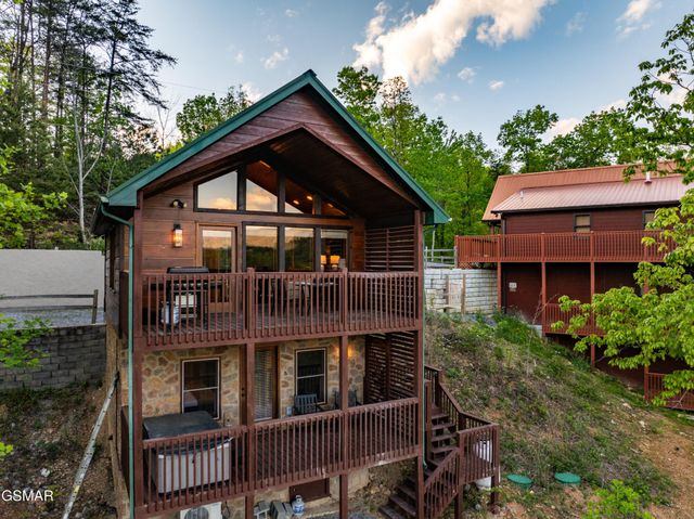 2633 Raccoon Hollow Way, Sevierville, TN 37862