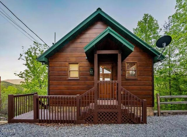 2633 Raccoon Hollow Way, Sevierville, TN 37862