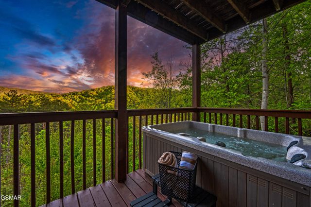 2633 Raccoon Hollow Way, Sevierville, TN 37862