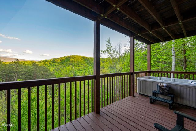 2633 Raccoon Hollow Way, Sevierville, TN 37862
