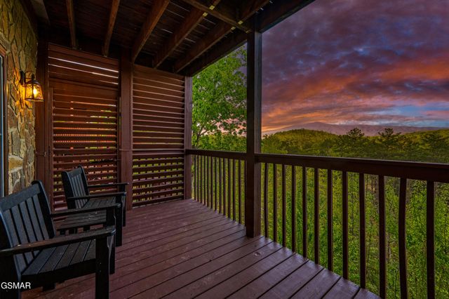 2633 Raccoon Hollow Way, Sevierville, TN 37862
