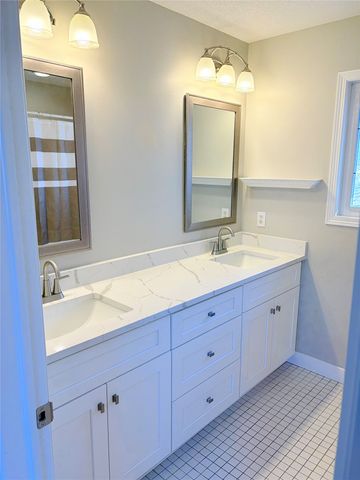 4458 Ashley Park Drive, West Des Moines, IA 50265