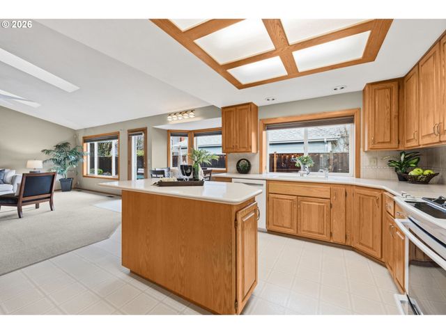 3105 WOLF MEADOWS Ln, Eugene, OR 97408