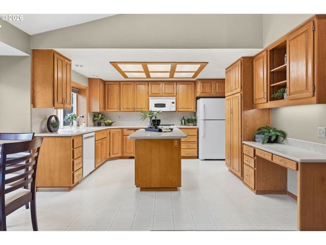 3105 WOLF MEADOWS Ln, Eugene, OR 97408