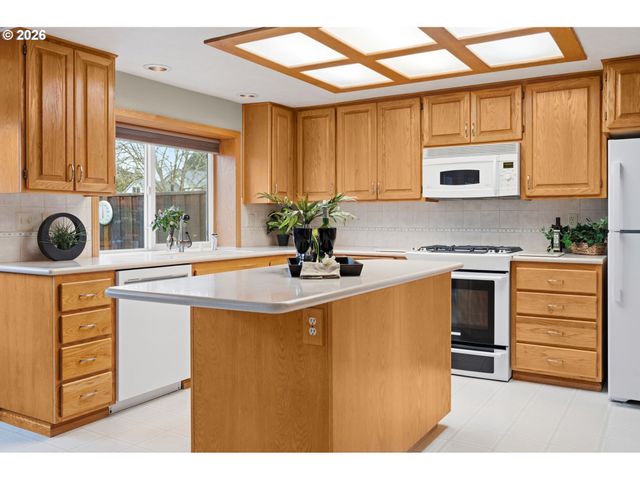 3105 WOLF MEADOWS Ln, Eugene, OR 97408