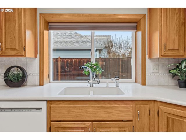 3105 WOLF MEADOWS Ln, Eugene, OR 97408