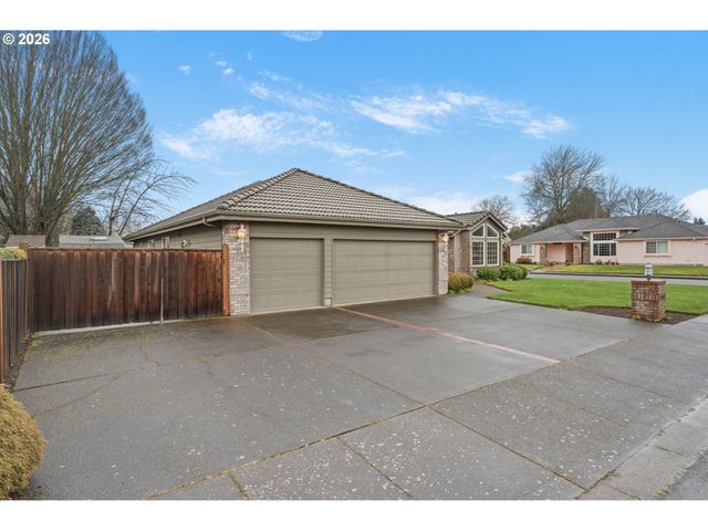 3105 WOLF MEADOWS Ln, Eugene, OR 97408