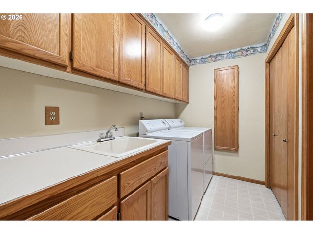 3105 WOLF MEADOWS Ln, Eugene, OR 97408