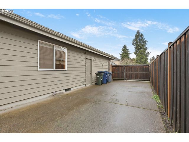 3105 WOLF MEADOWS Ln, Eugene, OR 97408