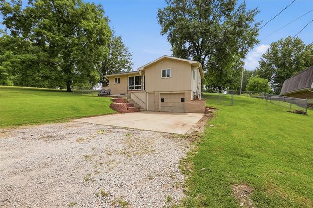 17705 E 28th Street S, Independence, MO 64057