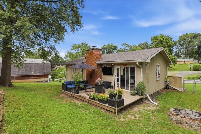 17705 E 28th Street S, Independence, MO 64057