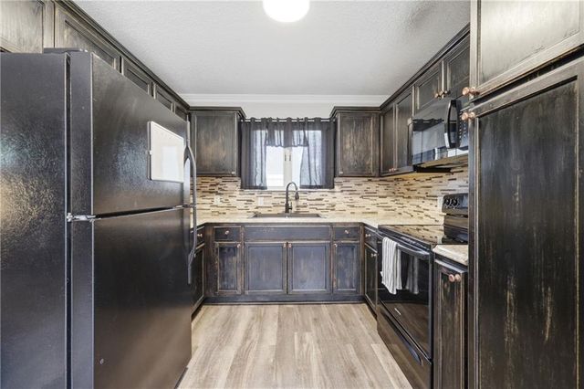 17705 E 28th Street S, Independence, MO 64057