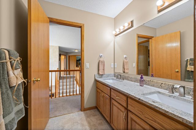 12101 Jasper Lane, Eden Prairie, MN 55347