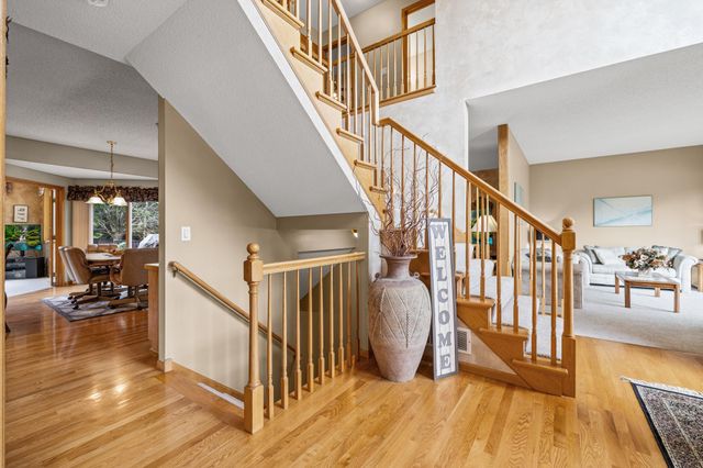 12101 Jasper Lane, Eden Prairie, MN 55347