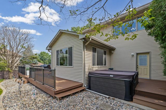 12101 Jasper Lane, Eden Prairie, MN 55347